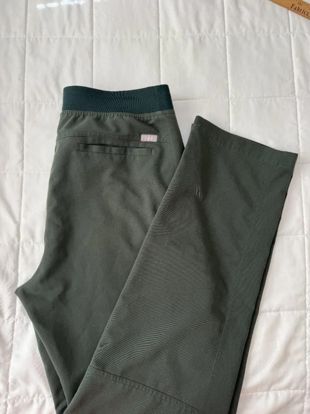 FIGS Technical Collection Cargo Scrub Pants Olive Green Large